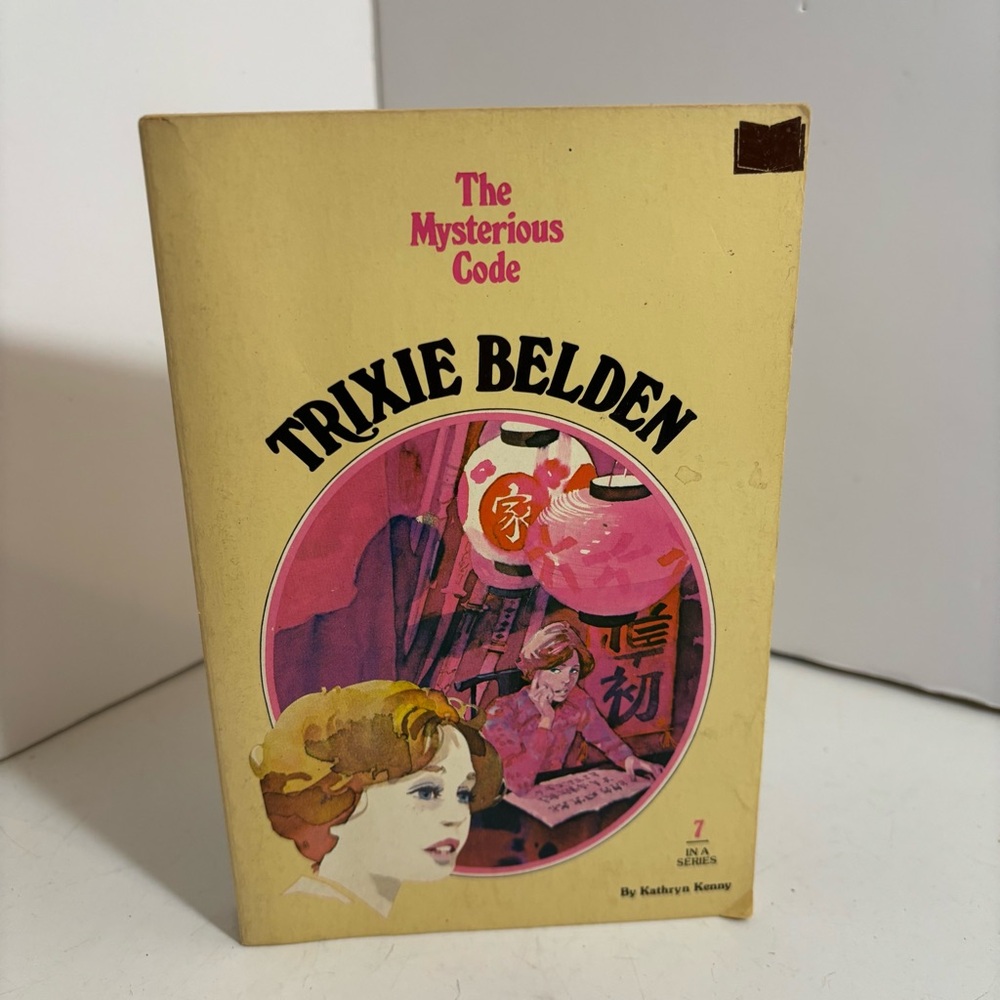 🛍️3/$30 The Mysterious code by Trixie Belden paperback novel book